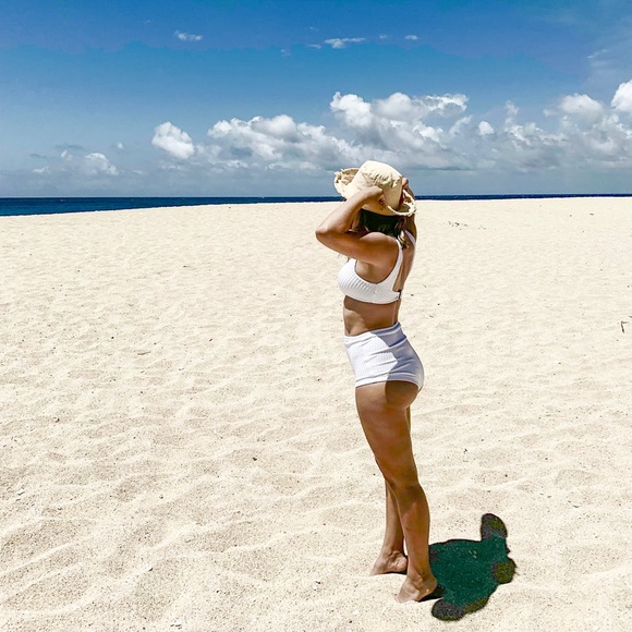 Meet your Posher, Danielle - Picture 1 of 1